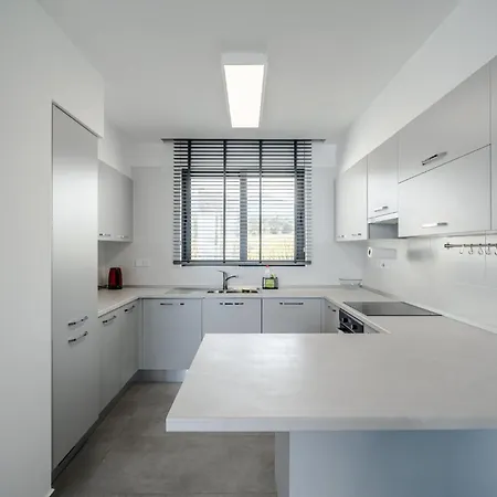 Spectacular Modern With Front-line Sea Views And Roof Terrace *