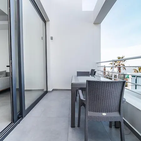 Apartment Spectacular Modern With Front-line Sea Views And Roof Terrace