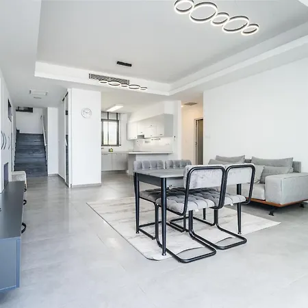 Spectacular Modern With Front-line Sea Views And Roof Terrace *